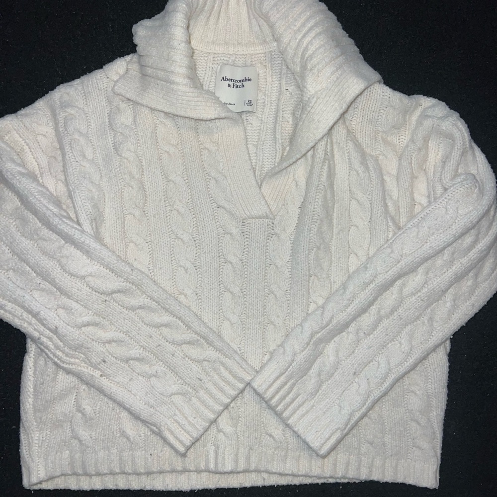 Abercrombie & Fitch Cream Cable Knit V Neck Sweater